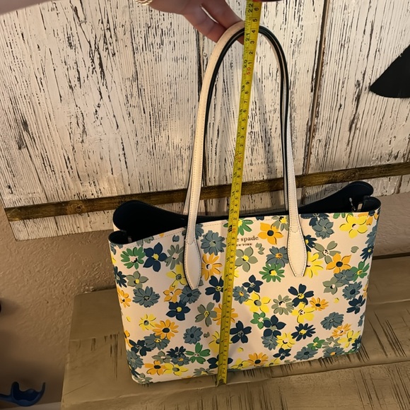 Kate Spade tote and matching pouch! NWT - Picture 7 of 11
